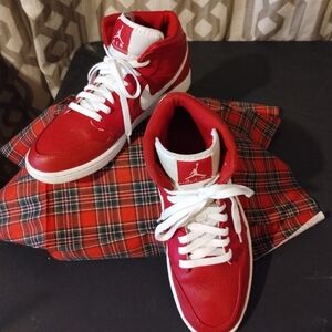 Air Jordan 1 Retro Mid Gym Red2.0